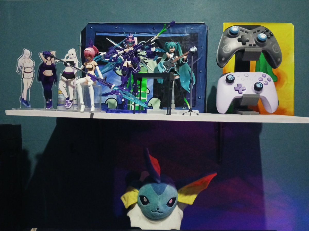 miku fig just arrive and yeah i should stop buying these b4 i upgrade my pc