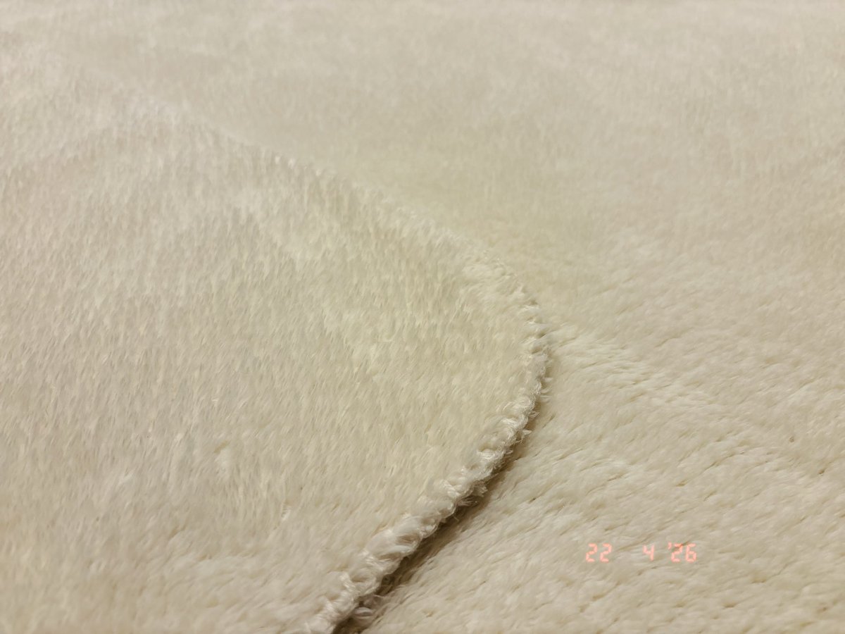 forn2017's tweet image. 📕#Diary 

It’s over 20 degrees in the daytime, but I still sleep with a thin blanket at night. I really love its texture♡
I wish I could use it all year long!

📙1年中
•all year long
•all year round
•through the year

#私は毛布が好きだ 
#English