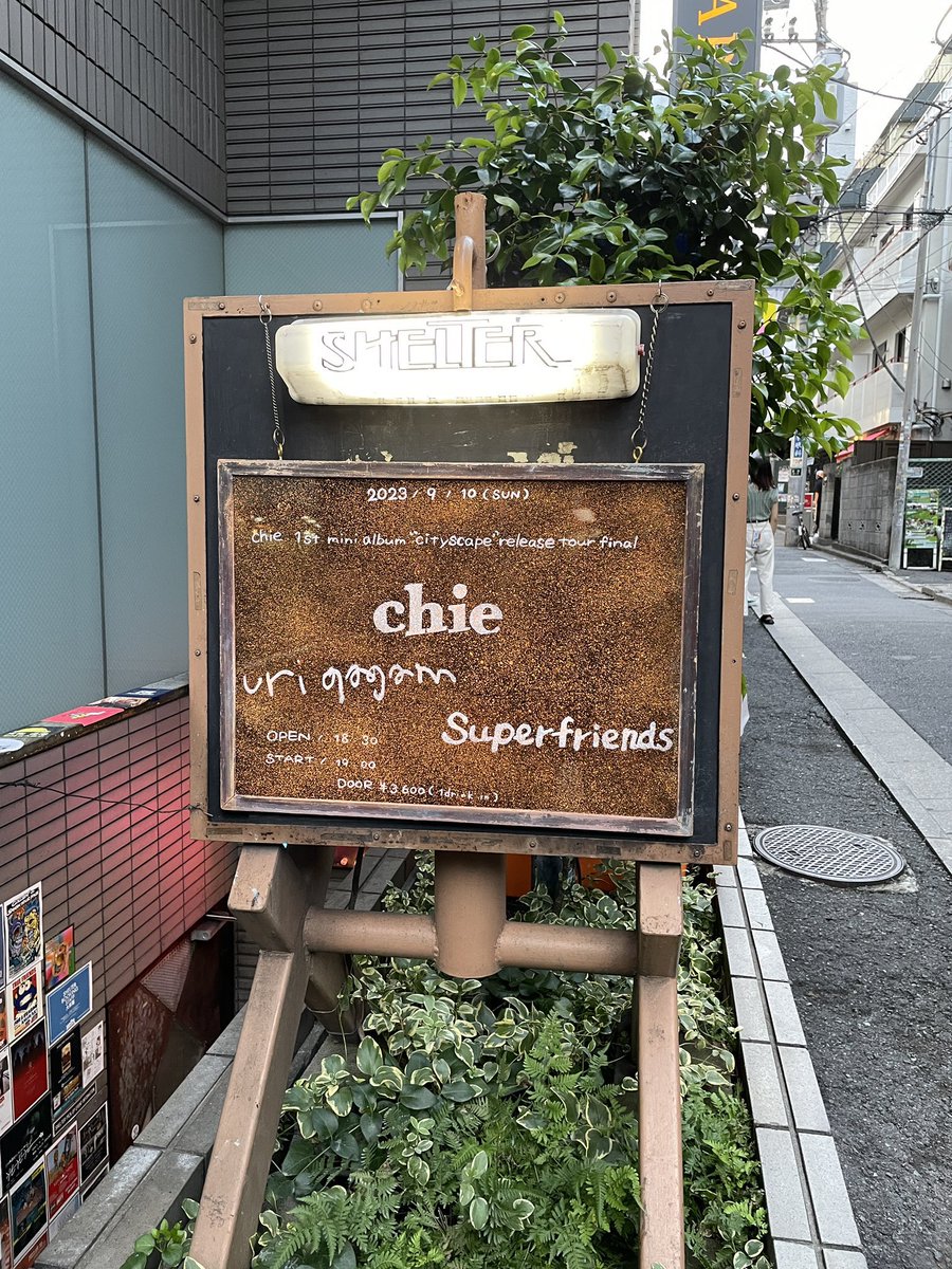 uri gagarn tweet media