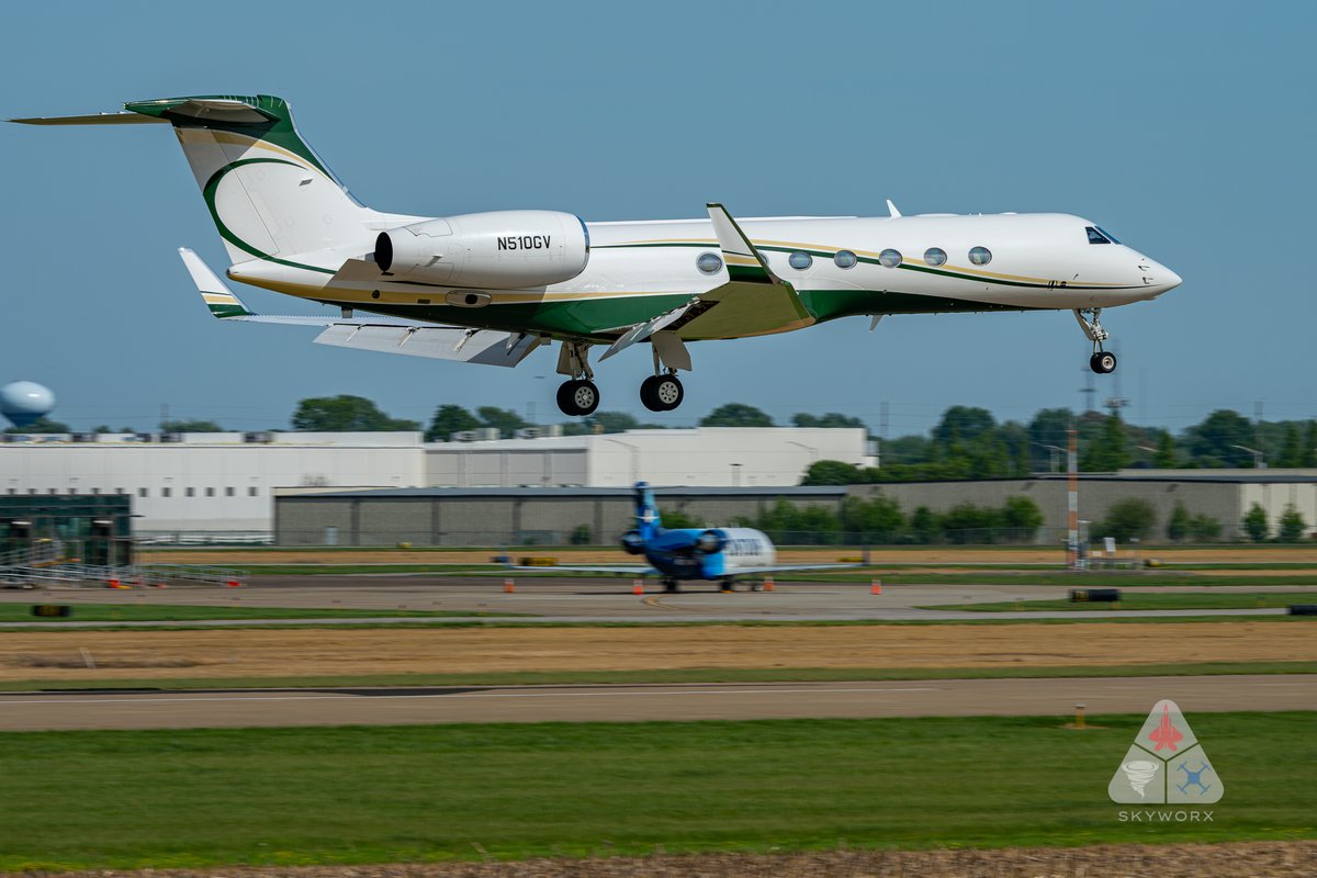 Skyworx_Media's tweet image. I'm not sure why but I think this is one of the coolest looking Gulf 550's I have seen in some time.  It looks like something a high ranked PGA Tour golfer would fly in.  Birds on approach were a bonus!

#aviation #avgeek #gulfstream