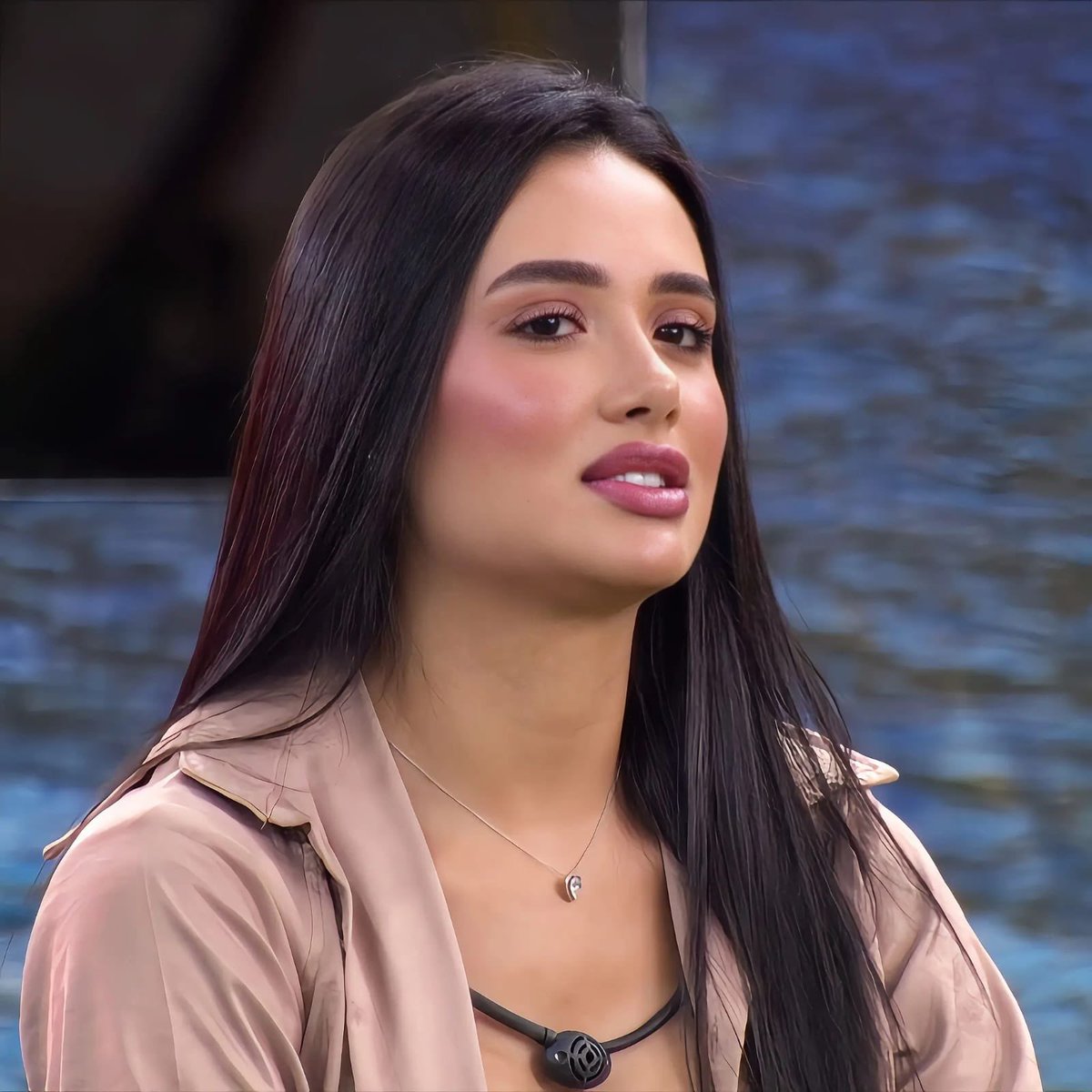 Lara tweet media