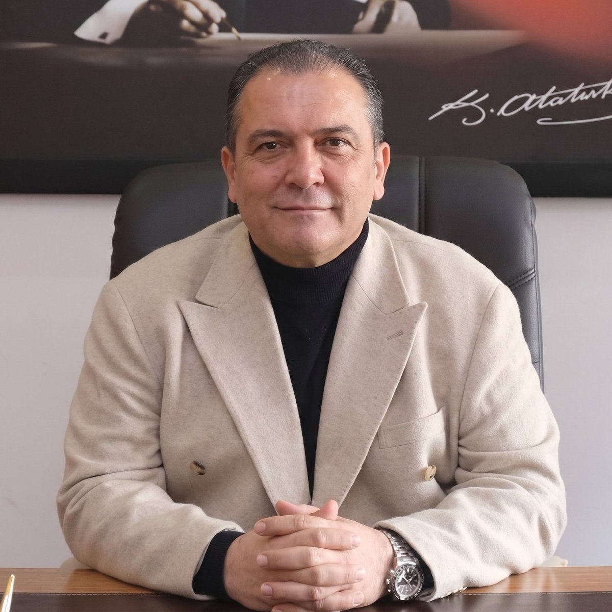 pusholder's tweet photo. Uşak Eşme Belediye Başkanı Yılmaz Tozan görevden uzaklaştırıldı. https://t.co/RHvBXxZbAi