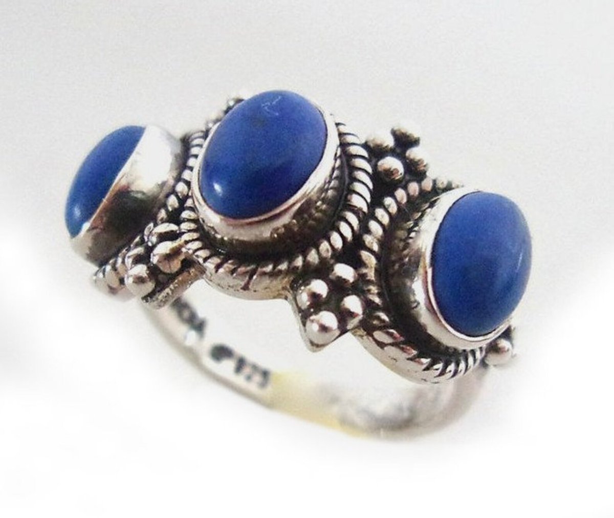 renaissancefai's tweet image. Vintage Lapis Sterling Silver Ring: Ornate Blue 3-Stone Design, Doug Paulus, Size 6
etsy.com/listing/449283…?
#ring #Lapis #blue #gemstone #vintage #3Stone #sterlingSilver #cabochons #Boho #Hippie #handcrafted #size6 #detailed #silverWork #denimBlue #DougPaulus #designer #signed
