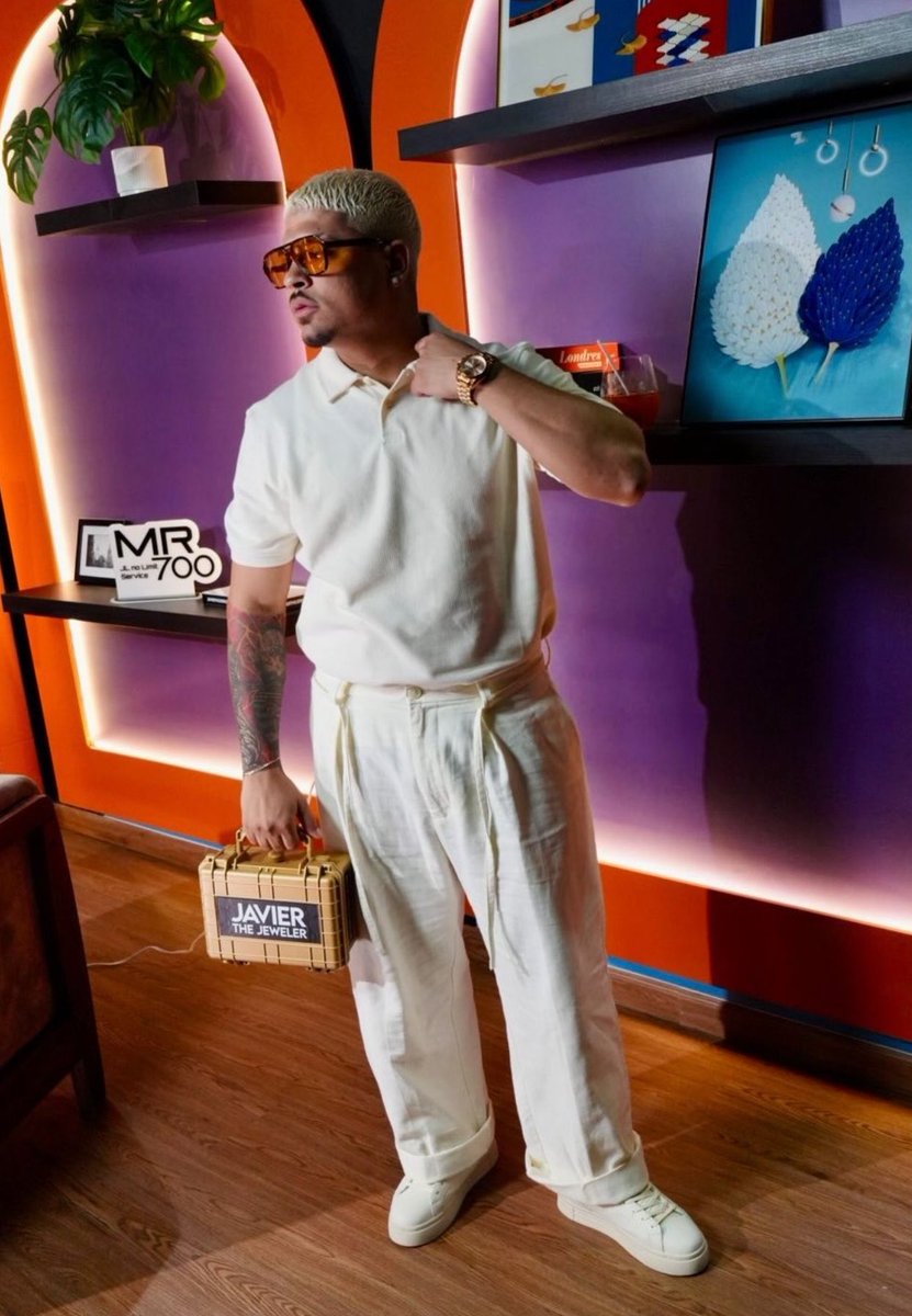 lsy •••• tweet media