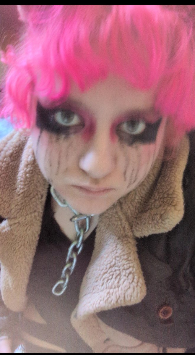 loverdamage's tweet image. Guys look at how much smaller my pupils get with my new contacts in #fashion #makeup #aesthetic #emo #alt #creepy #cute