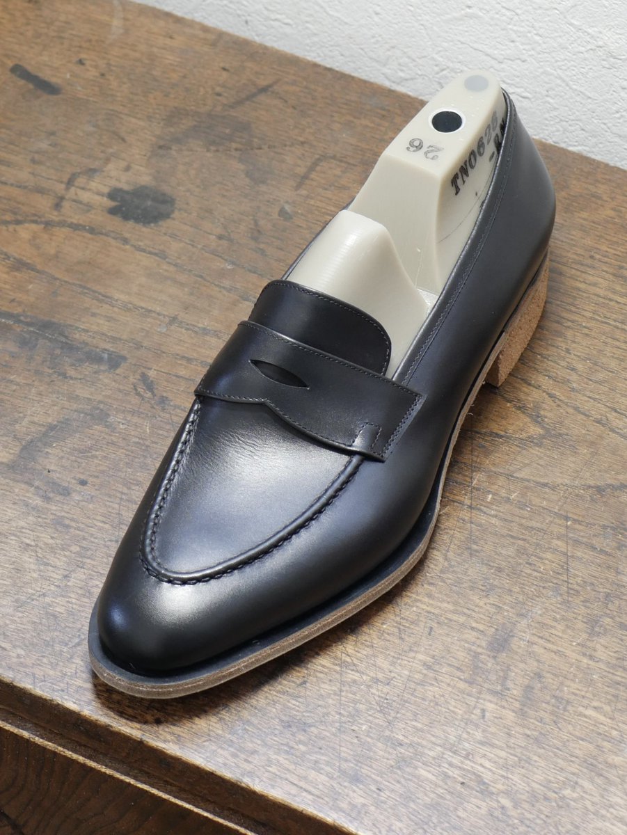 yome_sen_shoes's tweet photo. やはりドレスローファーも捨てがたい。 https://t.co/NbwyJbFDvq