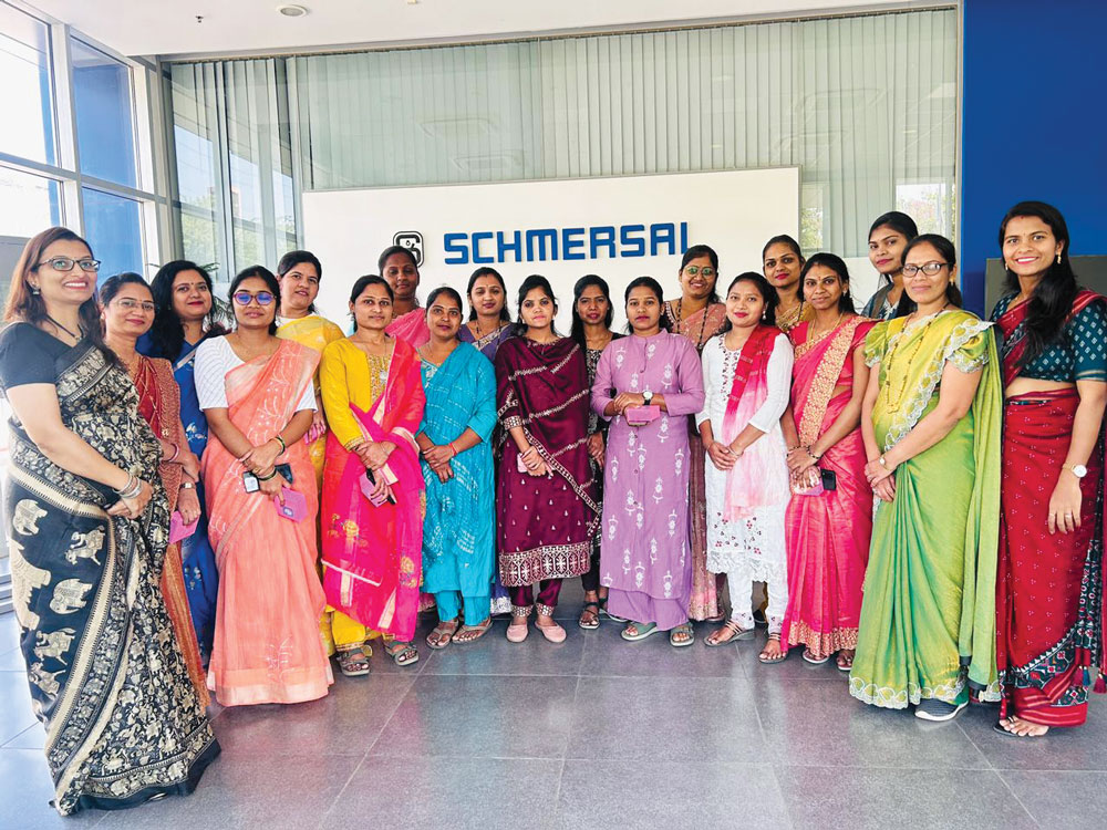equipment_times's tweet image. Women are moving beyond support functions into core technical and leadership tracks. 

Read more:- equipmenttimes.in/Women-are-movi… 

@RamamurthyTM @philipjourno #WomenEdition #WomenInConstruction #EquipmentTimes #equipment #infrastructure #miningequipment #heavyduty #machinery