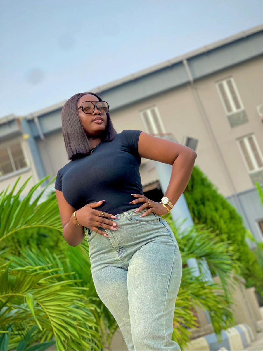 Eniolamide23's tweet photo. Wednesday afternoon Melanie looks with Lady Tee 😌❤️ Damnnnnnn she ate🥹 https://t.co/ICkzQUTwBP