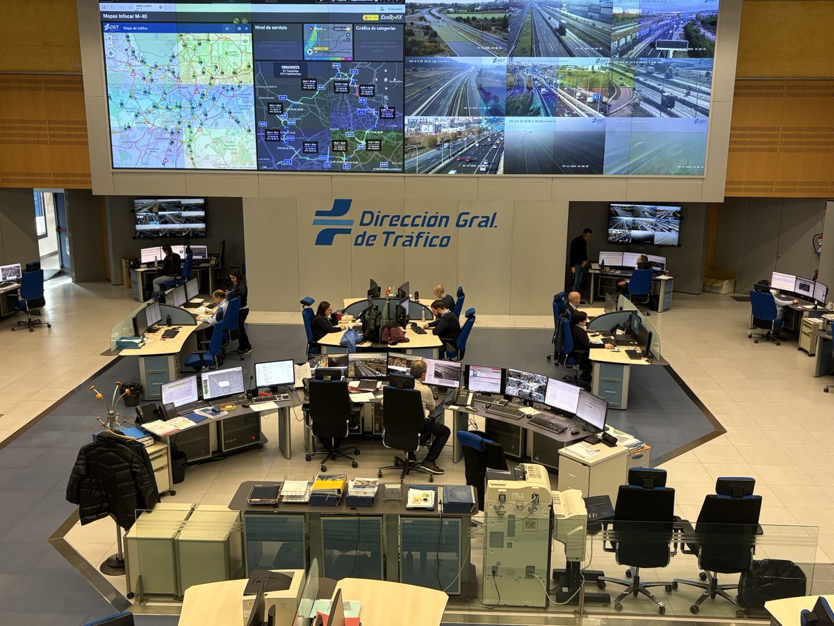 interiorgob's tweet image. 🏁 Operativo especial de #Tráfico con motivo del Gran Premio de #España de Motociclismo 2026 en Jerez. 🏍️

🚗 Se prevén 500.000 desplazamientos.
🚌 Evita el vehículo privado y apuesta por el transporte público.

⚠️ Tu seguridad, lo primero.

🌐 f.mtr.cool/opydtoibtz