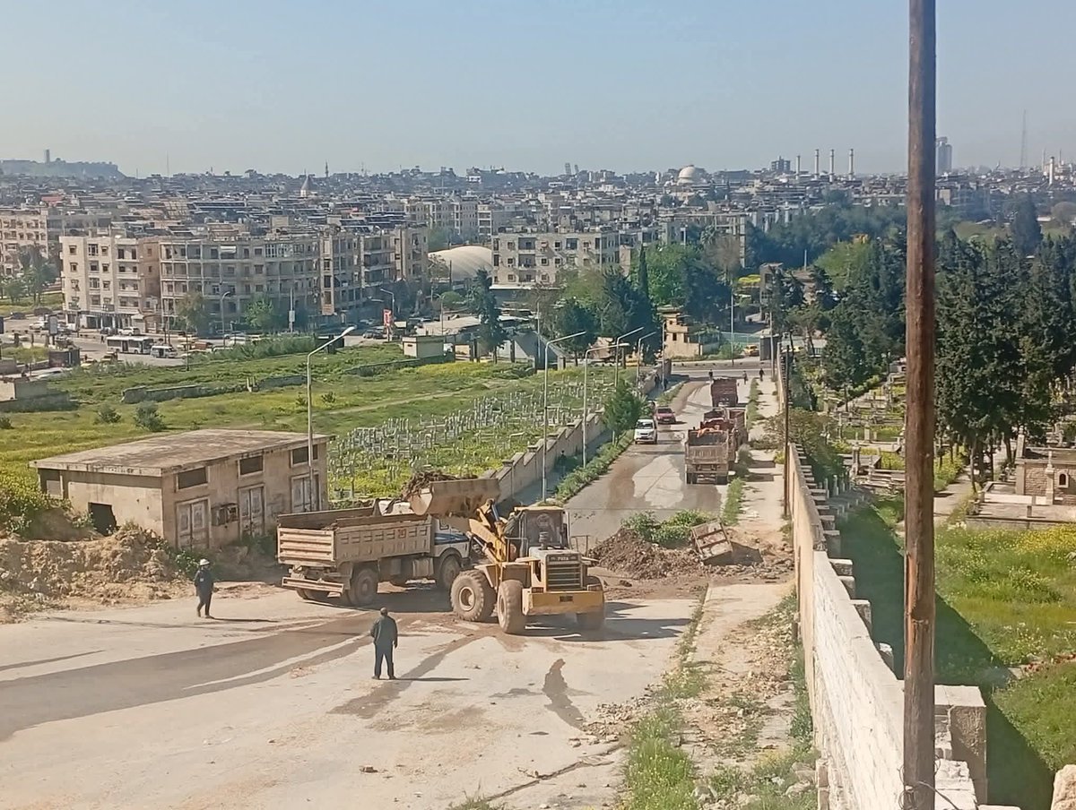 QalaatAlMudiq's tweet image. #Syria: a road leading to Sheikh Maqsoud district (#Aleppo) that was closed by #YPG nearly 14 years ago has been reopened today. 

This road was blocked by impressive earth berms 👇