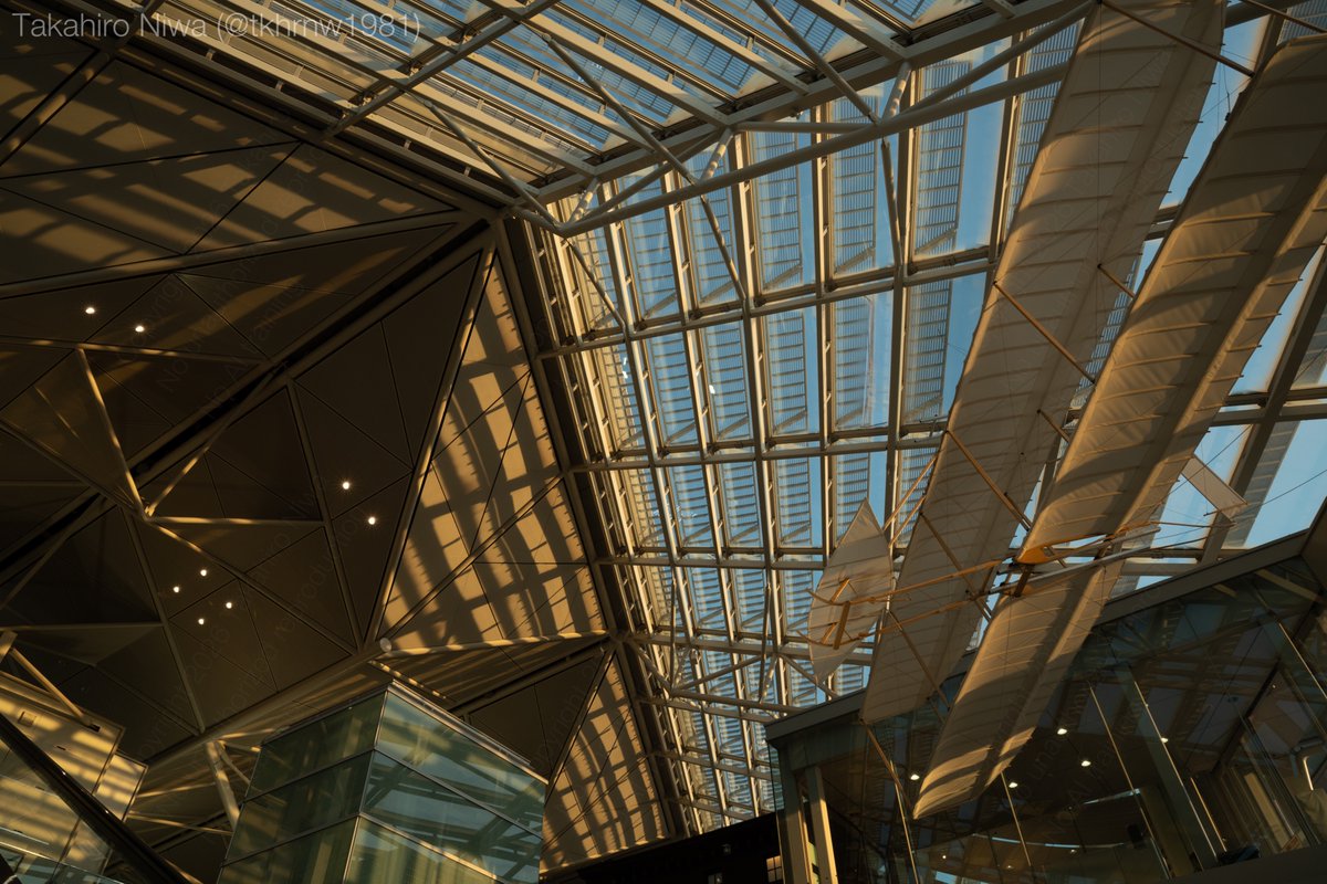 tkhrnw1981's tweet photo. 夕暮れ���幾何学
Twilight geometry

#中部国際空港 #セントレア #構造物 #centrair #airport https://t.co/MbLYcpHDLI