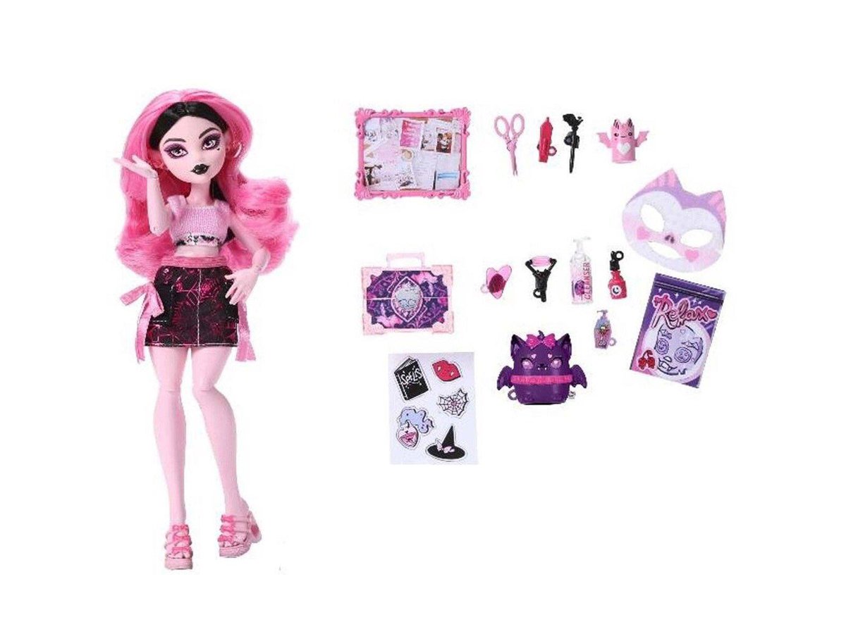 Dont know if anyone has seen this pic yet, but here’s her prototype and she originally had pink shoes? :o