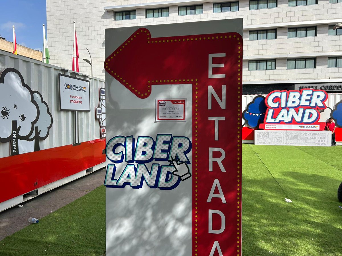 policia's tweet image. El espacio digital 🌐está lleno de posibilidades pero...¿conoces sus riesgos?

Aprende a usarlo de manera segura, a prevenir el robo de identidad y el ciberacoso

Todo esto y más en el espacio #Ciberland
📍Av Libertad 4 #Córdoba
🗓️Hasta el 25 de abril

@policia🤝@fmapfre