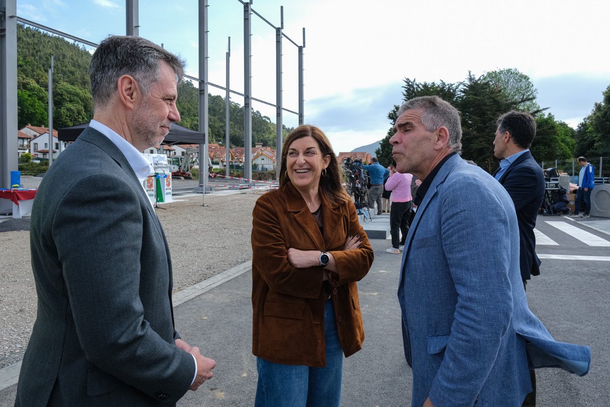 Hoy Argoños da un paso de gigante.

Iniciamos la obra de su nuevo polideportivo: una infraestructura muy esperada que hace justicia con el municipio y abre nuevas oportunidades para vecinos, jóvenes y familias.

Casi 4 millones de inversión para que Argoños sea, cada día, mejor.