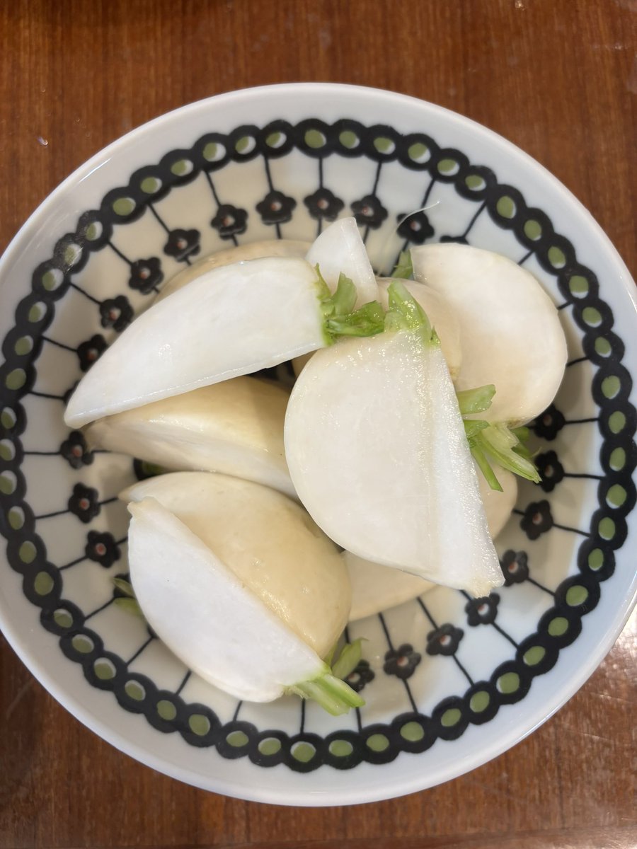 pienipulla's tweet photo. 今シーズンも野菜便スタート。美味しい野菜を美味しいうちに調理していくことが目標！(そのくらい心身共に安定させていきたい) https://t.co/XHhmf7bfeK