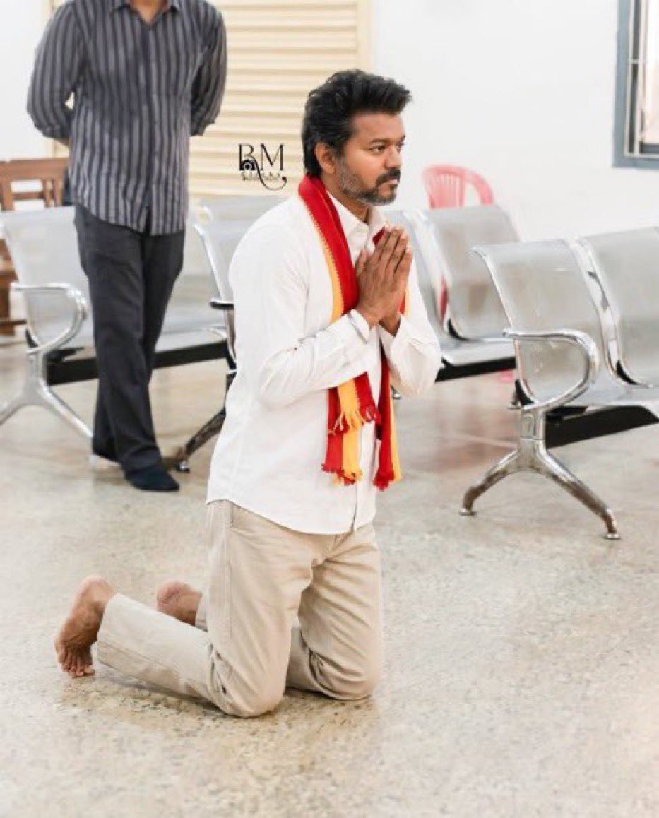 உலகத்துலயே பத்திரிகையாளர்களை ஒருமுறை கூட சந்திக்காமல் 

தேர்தலில் கட்சி தலைவராக போட்டி போடும் ஒரு தொடை நடுங்கி பயந்தாங்கோலி பய இந்த விசை தான் 

ஆனா இவன் வந்தா மாற்றம் வரும்னு சொல்ற குப்பைகளை நினைத்தால் பரிதாபம் 😇😇😄