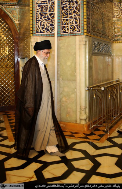 zinabjoon1403's tweet photo. حق، معرفت به هر نگاهم داده / در حلقه ی عشق خویش راهم داده

اینها همه علتش فقط یک چیز است / ایرانی ام و رضا پناهم داده . . .
#ایران_امام_رضا
#ایران_درآغوش_رضا https://t.co/Qo1ZEZvBYb