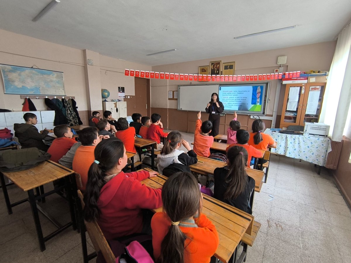 Bakanlığımız "Gıda Güvenilirliğine Yönelik Uygulamaları Geliştirmek, Gıda Kayıp ve İsrafının Azaltılmasını Sağlamak" hedefi doğrultusunda düzenlediğimiz eğitimde ilçemiz Çamlık ve 80.Yıl Aşağı Aktepe İlkokulu öğrencileriyle bir aradaydık.