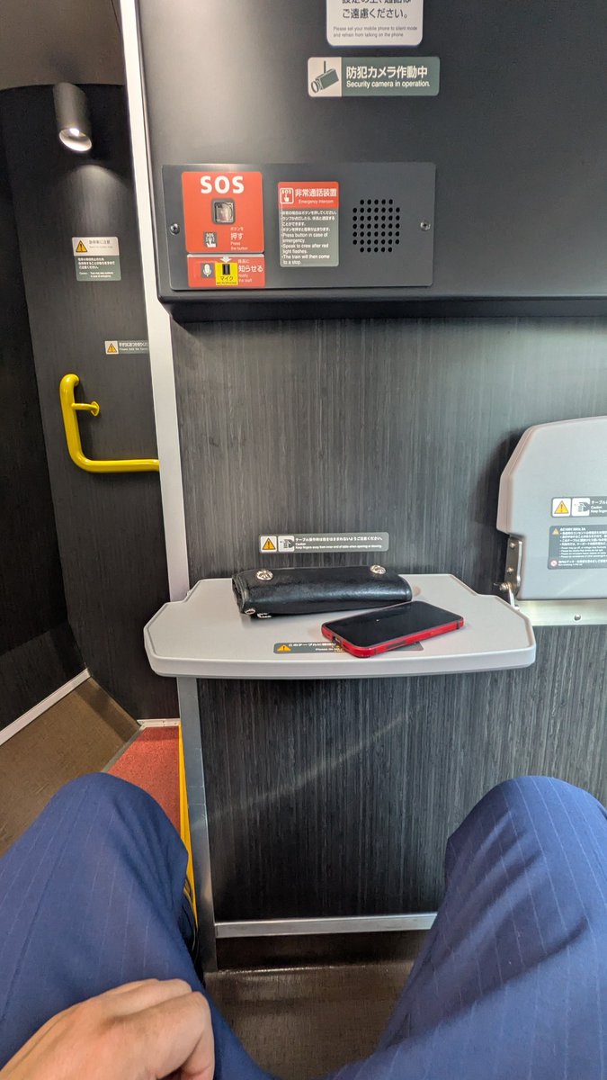 cima_sidejob's tweet photo. 昨日ね中央線に乗ったんだけど🚃
中央線ていつも満員で激混みなの🫟🫟
750円でグリーン車🍀に乗れるんだよ🥰
めちゃ空いてるしリクライニングあるし冷房効いてるし車内販売もあるし…
もう普通電車に乗れないよお😣😣😣
ちょっと写真写っちゃった📸︎ ︎︎💕︎ https://t.co/Il7XviVcHM