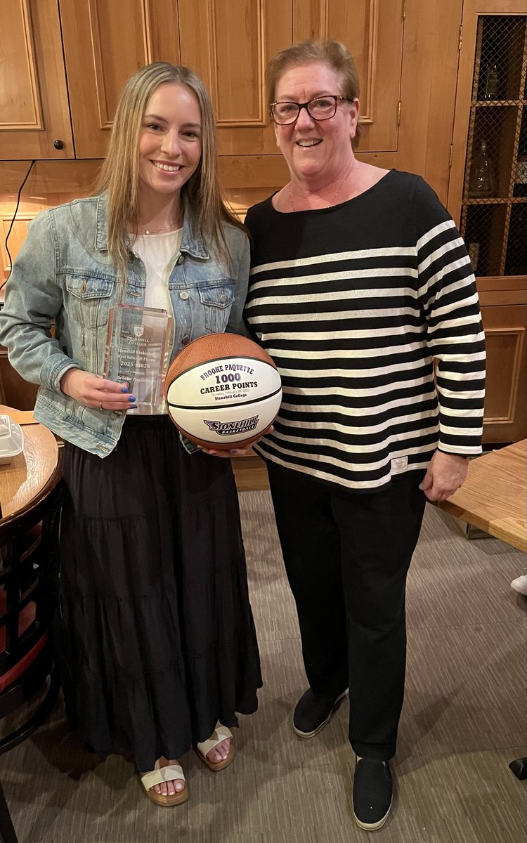 StonehillWBB's tweet photo. Had a great time at our end of the year team gathering!! Congrats to all of our award winners! GO SKYHAWKS 💜🎉⭐️ https://t.co/fFpSrh0KYD