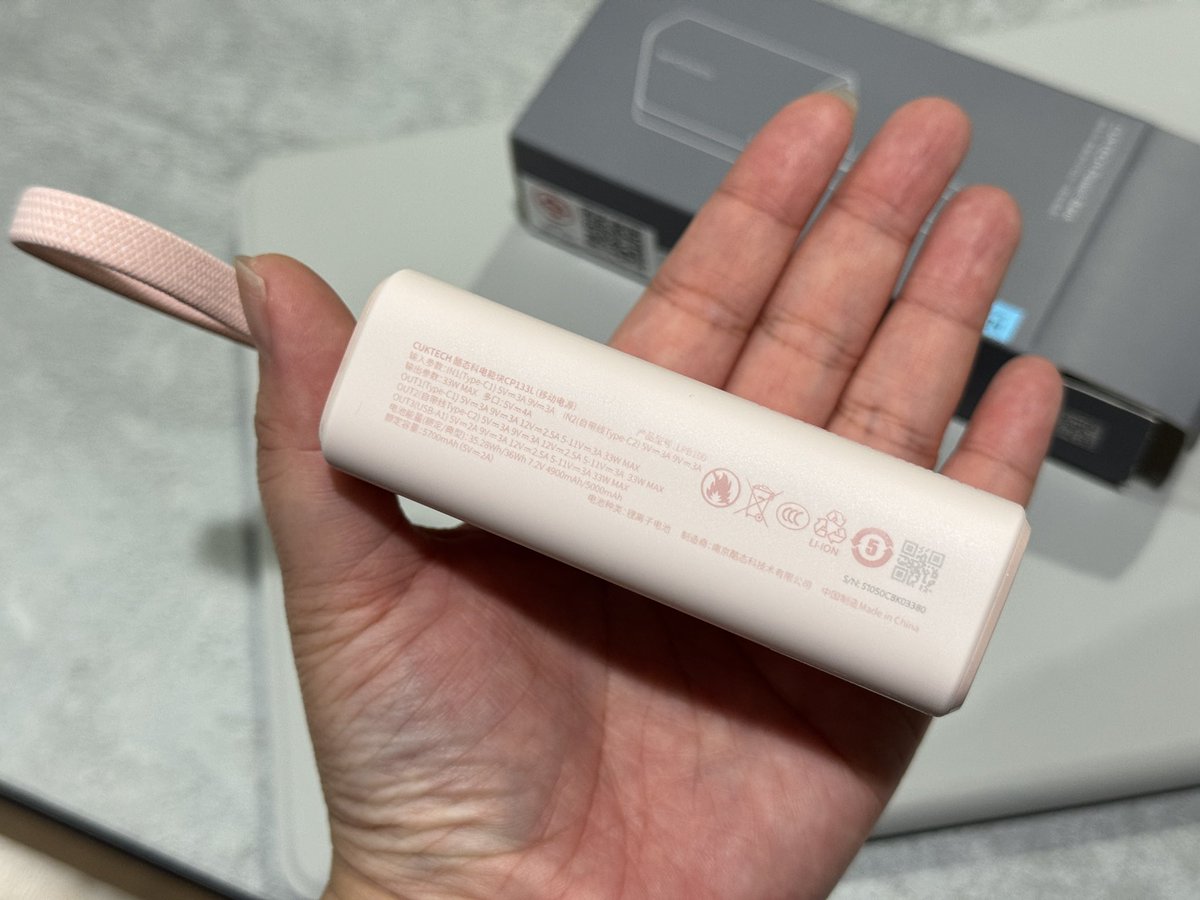 ใครตามหา Powerbank CCC ไปจีนได้ แถมปลอดภัย 100% ไซส์พกพากะทัดรัด เล็กกว่าฝ่ามืออีก 10000mAh ทดลอง 15 Promax เราชาร์จได้ 2 รอบครึ่งเลย มีสีให้เลือกเยอะ น้องสีจัมปูนีน่ารักมากฮะ ไปตำกัน! #พิกัด s.shopee.co.th/7KtF3dvYGU #ถูกและดี