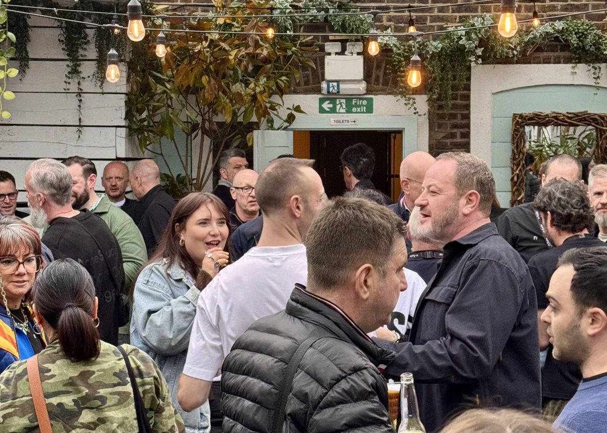 A1RetailMag's tweet image. Industry comes together for evening networking event at the Retail VM &amp;amp; Display Show. Find out more ➡️ a1retailmagazine.com/latest-news/th… #retail #retailnews #networking #event #retaildesign #retaildisplay @ShopandDisplay @creativeRawards