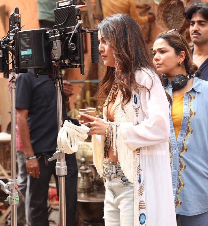 even in separate environments &amp; diff roles they both radiate that same dedication energy in every shot  📽️ 
#SidNaaz