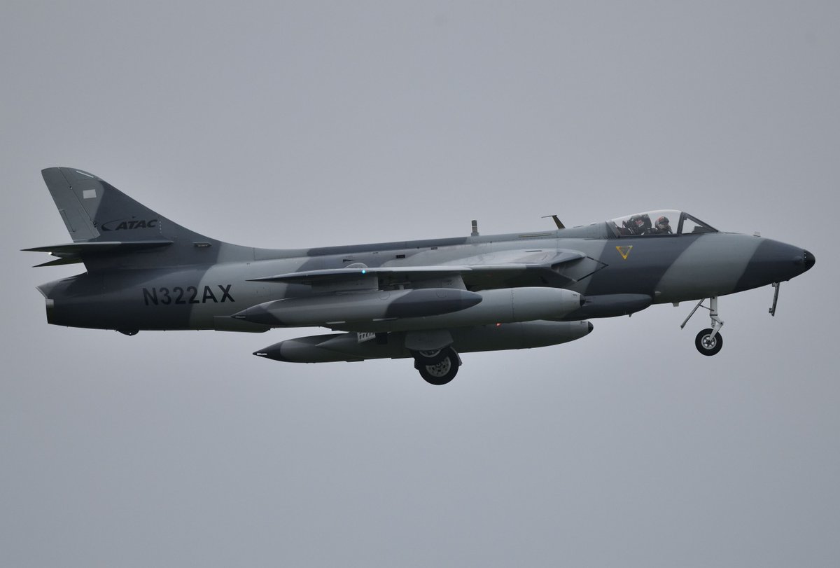 tomcat_alte's tweet photo. 本日の厚木基地です。
爆音が聞こえFR24見たらATACホーカーハンターが上がった様なので毎度の午後から出撃です!😅
家出たのが遅かったのでRUDY撮れず・・・、残念😭
ちと曇ってましたがホーカーハンター撮れて良かったです!😊
#厚木基地
#ATAC
#HawkerHunter
#Mk58 https://t.co/rt1TzUXd3k