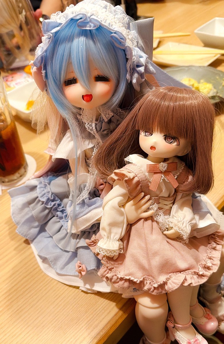 tinyseal_doll's tweet photo. 先日ドールオフ会の三次会でお友達の子と一緒に撮りました🥰
大人のしあわせちゃんは取り外し可能な舌パーツが付いてるんです👅✨

#ちるっ子
#MDD https://t.co/JkK6zuZQ4y