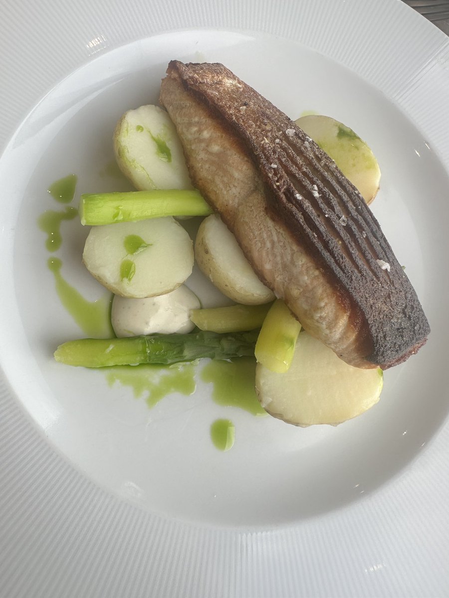 clairebarberpr's tweet image. As a former restaurant owner with the former executive head chef of NUFC, I understand the finesse behind prepping a great dish.   Simple, artfully created and perfectly cooked fillet of salmon with asparagus &amp;amp; oyster mayo.  Well done chefs!@NCL_Lifestyle 

#nefood #chefs #foodie
