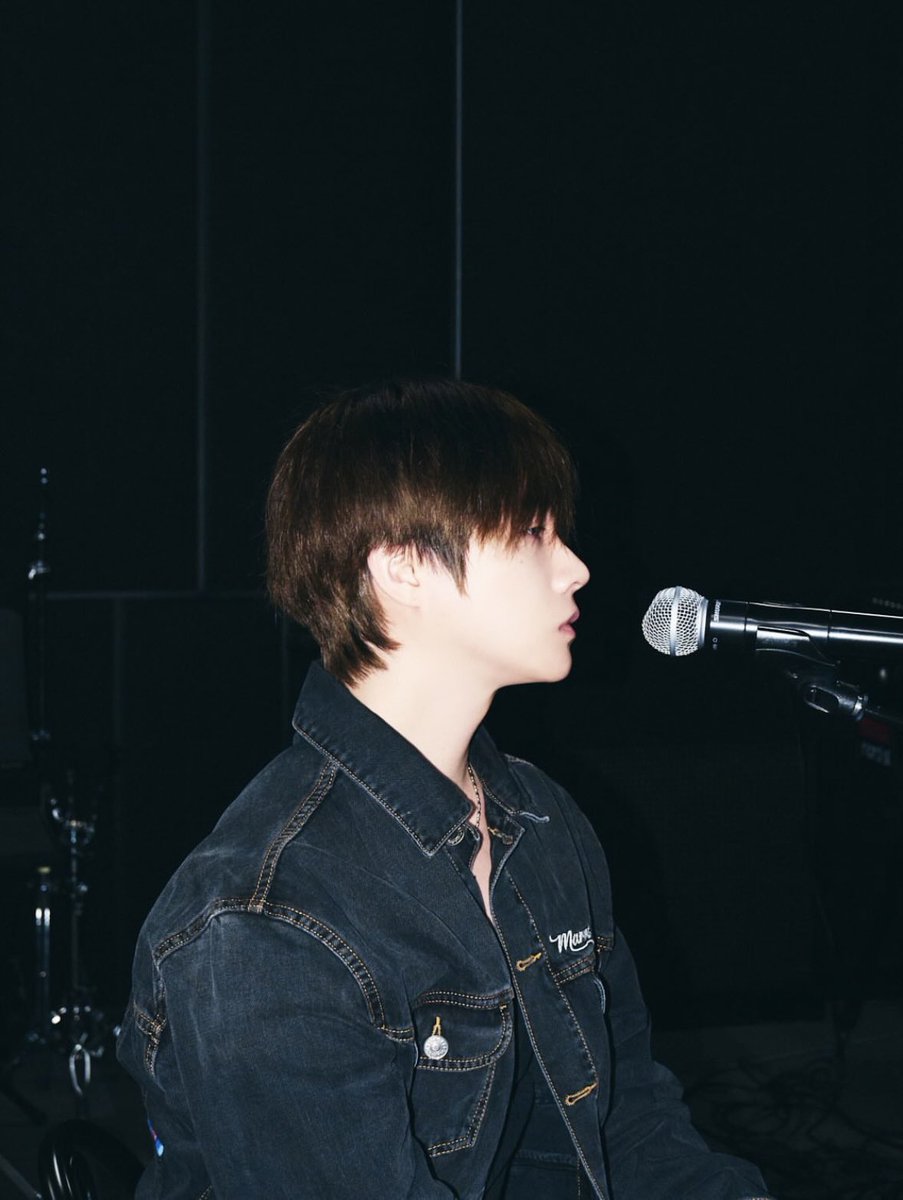 달 tweet media
