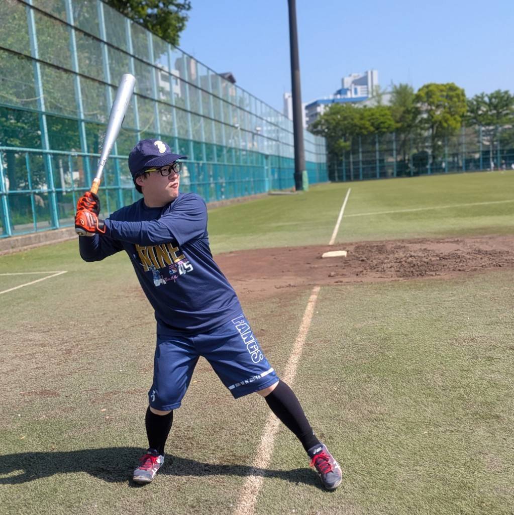 BB_FANGS's tweet photo. 4/11 Training｜⚾️
4月とは思えない気温の中での練習⚾️石田コーチが熱心に藤村選手を指導してしました😊（お） https://t.co/873kOpMMgR