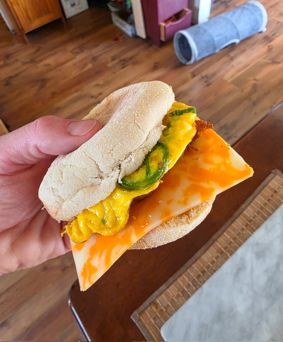 happyveg1986's tweet image. thehappyveg.ca/recipes/cheesy…

Stop buying those breakfast sandwiches when you can whip up these quick &amp;amp; delicious Cheesy Jalapeno Mini Frittatas.

#vegetarian #breakfast #recipe