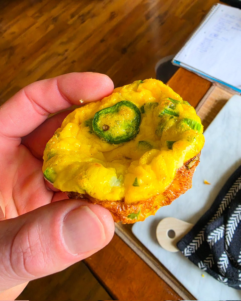 happyveg1986's tweet image. thehappyveg.ca/recipes/cheesy…

Stop buying those breakfast sandwiches when you can whip up these quick &amp;amp; delicious Cheesy Jalapeno Mini Frittatas.

#vegetarian #breakfast #recipe