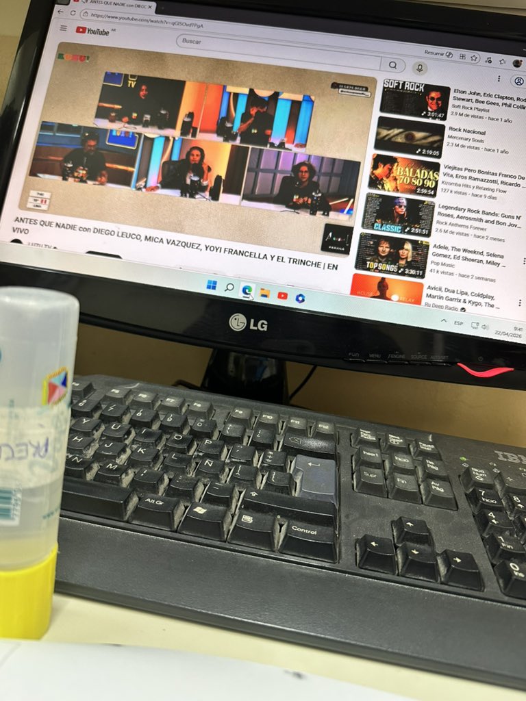 solangesamblott's tweet photo. #AntesQueNadie en el trabajo ☺️ https://t.co/lzgw4TFleY