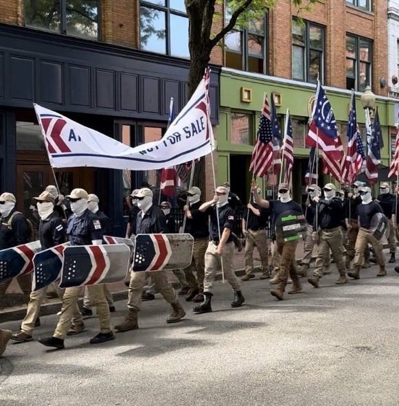 LangmanVince's tweet image. Raise your hand if you knew this was a false flag operation from the moment you noticed the matching goofy costumes from Old Navy! 🙋‍♂️