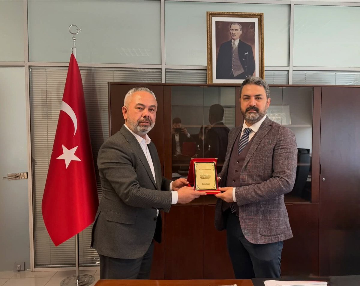 AnkaraCemevi's tweet photo. Tüm Alevi Bektaşi Derneği Ankara Cemevi olarak,
Ankara Büyükşehir Belediyesi İklim Değişikliği ve Sıfır Atık  Daire Başkanı Sn. Ömer Faruk Öztürk’ü ziyaret ettik.

Nazik kabulleri ve göstermiş oldukları ilgi ve alakaları için kendilerine teşekkür ederiz.

@drokayerozgun https://t.co/bS72b2nF40