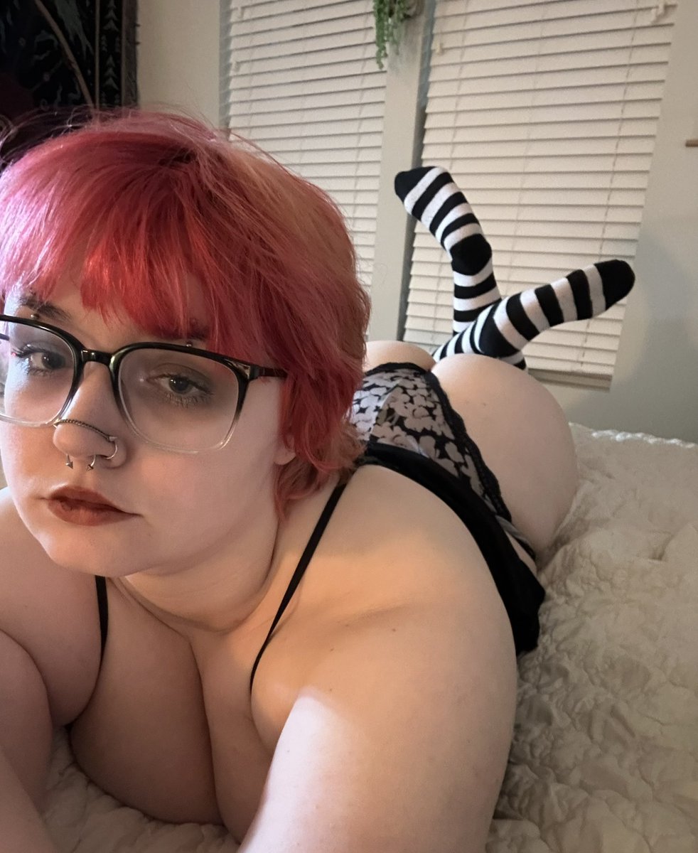 plushiehaunt's tweet photo. this is plushie! >.<
----------------------------------
🕷️26 | 18+ | MDNI
🪽she/they
🪾switch (sub esp.<3)
🌙lesbian (newly discovered :D )
🥀your chubby kitten = ^ . ^ =
🦇like/rt to be mutuals <3 (if age verifed SWer 🤨) https://t.co/TcO4SDBr1p