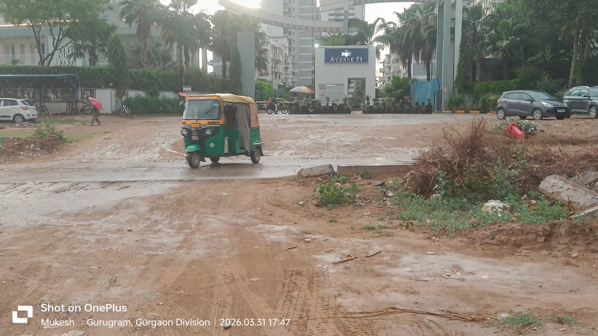 RWAAvenue71's tweet photo. The dividing 60 mtr road between Sector 71 &amp; 72 has been left incomplete for a long time, causing inconvenience to residents, traffic congestion, and safety risks.
Request the authorities to kindly look into the matter and resume the work at the earliest.
@OfficialGMDA https://t.co/3of3I7KuGT