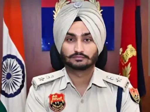 werindia's tweet image. #Kaithal में पुलिस ने पकड़ा 35 लाख का नशा:ट्रक में कर रहा था तस्करी, SP करेंगे खुलासा buff.ly/0uHX2KF #StateNews #Drugs #WeRIndia

Image Source: Bhaskar