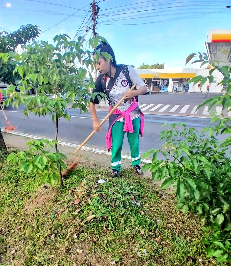 🔺 Avda. Mcal. Francisco Solano López 🔻

☑️ En el límite con la ciudad de Fernando de la Mora, iniciaron nuestras tareas de limpieza general, donde el activo equipo de Áreas Verdes, hizo lo propio, para dejar todo limpio y ordenado.

#GestionarEsServir