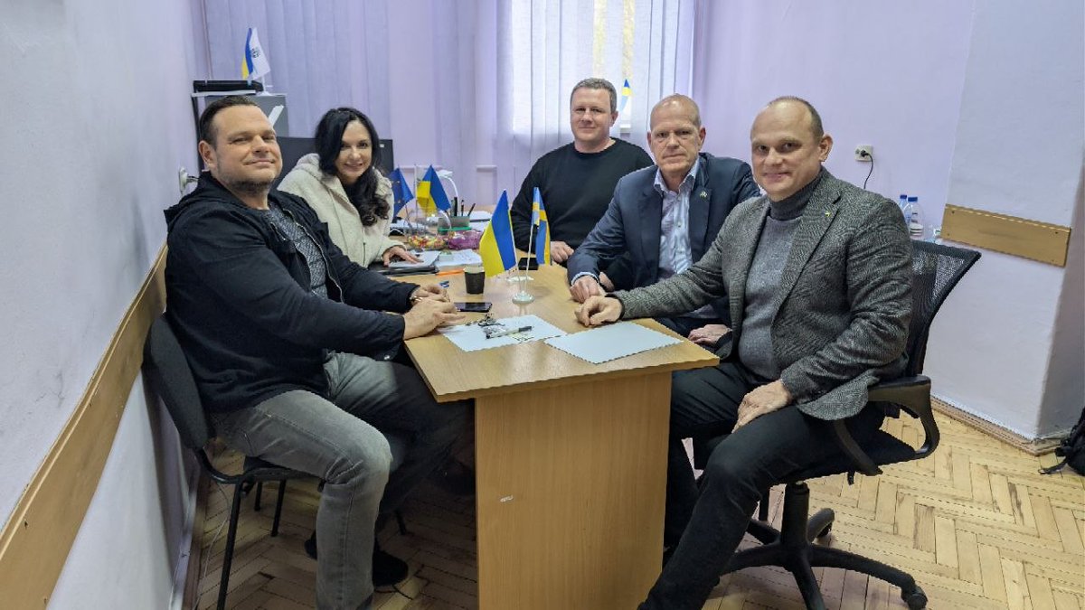 Expanding International Cooperation for Ukraine’s Recovery
The University was honored to welcome Mikael Hallberg, Director of V94 Academy (Sweden), for a working meeting focused on the development of joint initiatives.
ℹ️ Learn more about this on #SNUEDUUA
snu.edu.ua/index.php/2026…