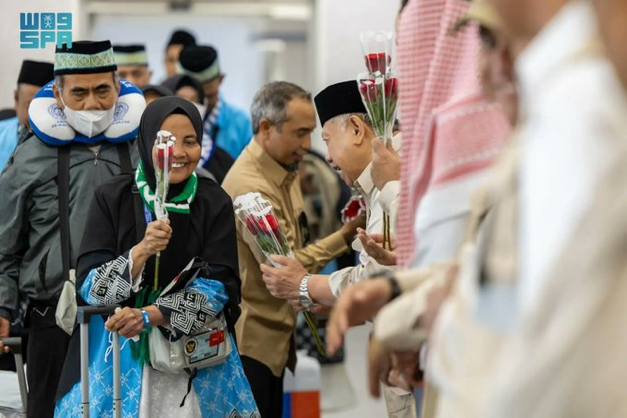 alekhbariyaEN's tweet image. First Makkah Route Initiative Flight from #Indonesia Arrives at Prince Mohammad bin Abdulaziz International Airport in #Madinah

#AlEkhbariyaEN