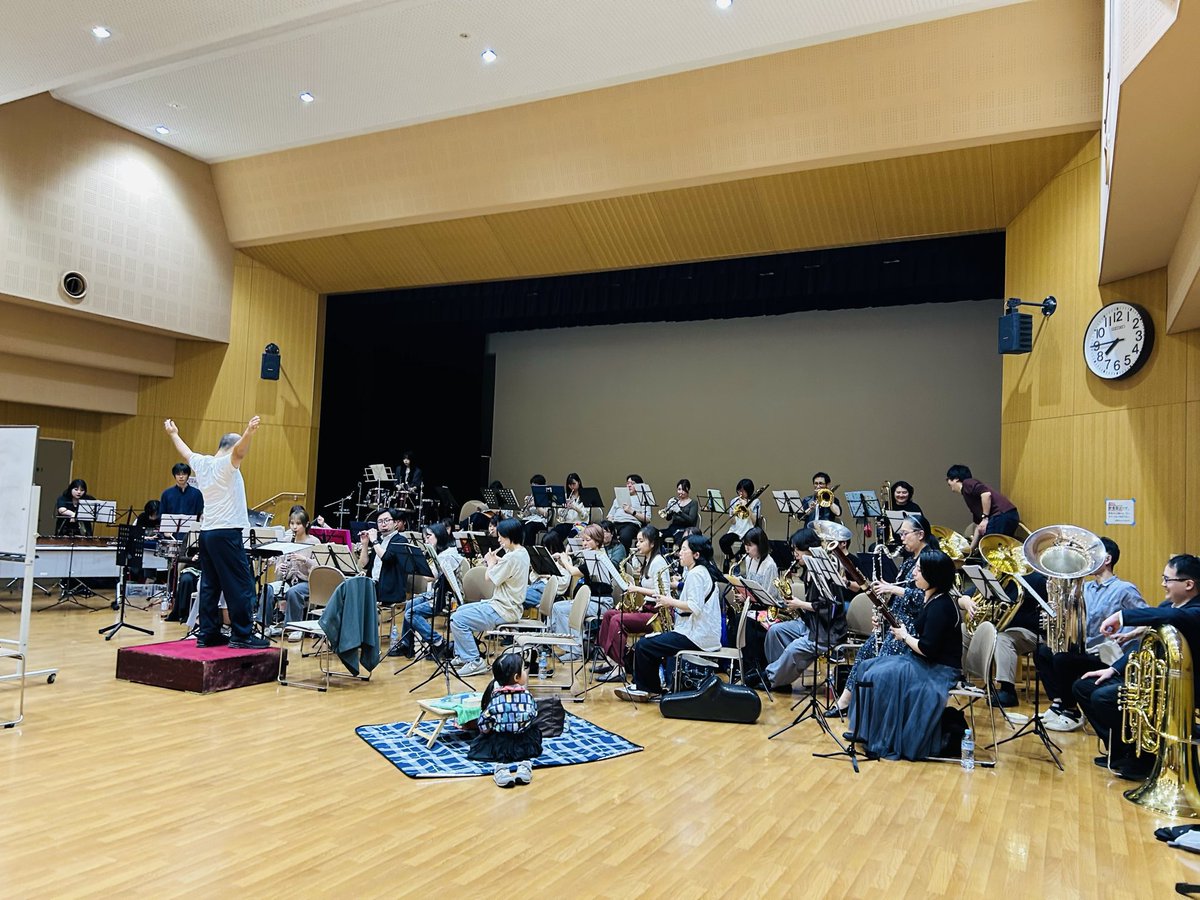 eastmerry's tweet photo. この間の土曜日は合奏がなかったので、子ども演奏会後の合奏の写真です📷️
「演奏力をあげよう」「考える癖をつけよう」という音楽監督の考えたコンセプトの元、『ハンティンドンセレブレーション』を1時間ほど合奏しました。今週も別の曲で同じ試みをする予定です🎵 https://t.co/Qy1OERd7QC