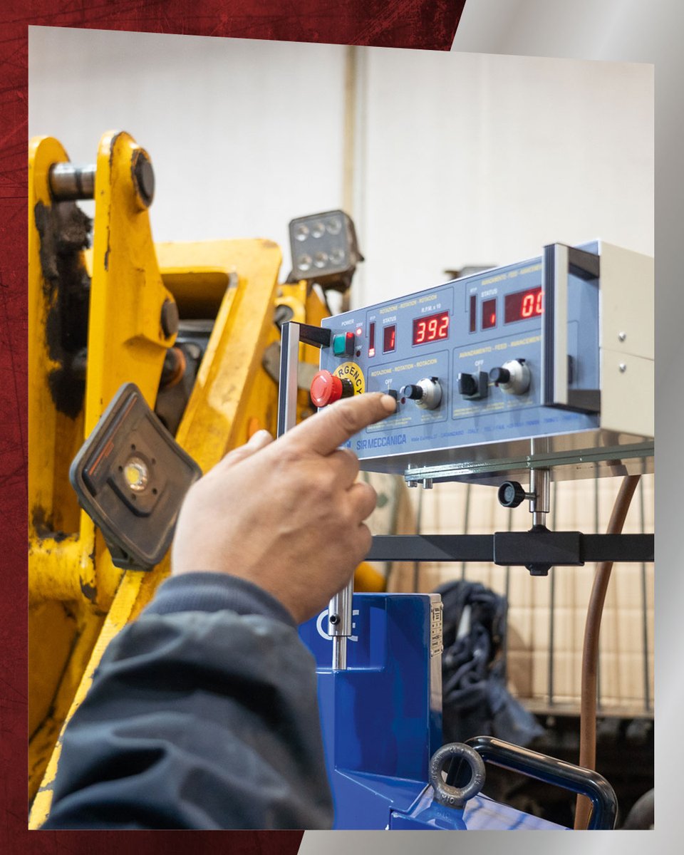 Precision on and off the water. Today we set aside nautical propulsion to work on this excavator, which was showing wear on the shaft where its various attachments are fitted. This type of damage often leads to play, vibrations and a greater risk of failure in the assembly. With