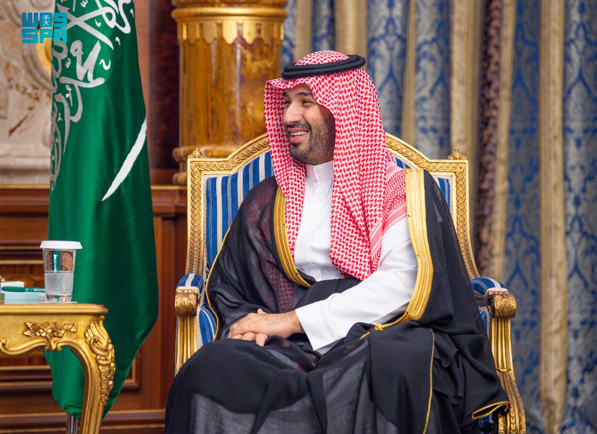 ابتسامة أمير ورئيس؛ قاسية للئيم والخسيس 🇸🇦 🇸🇾

سمو #ولي_العهد الأمير #محمد_بن_سلمان‌ و رئيس #سوريا #أحمد_الشرع حفظهما الله 🇸🇦 🇸🇾 

   قائدنا العظيم المجدد               قائد سوريا الجديدة