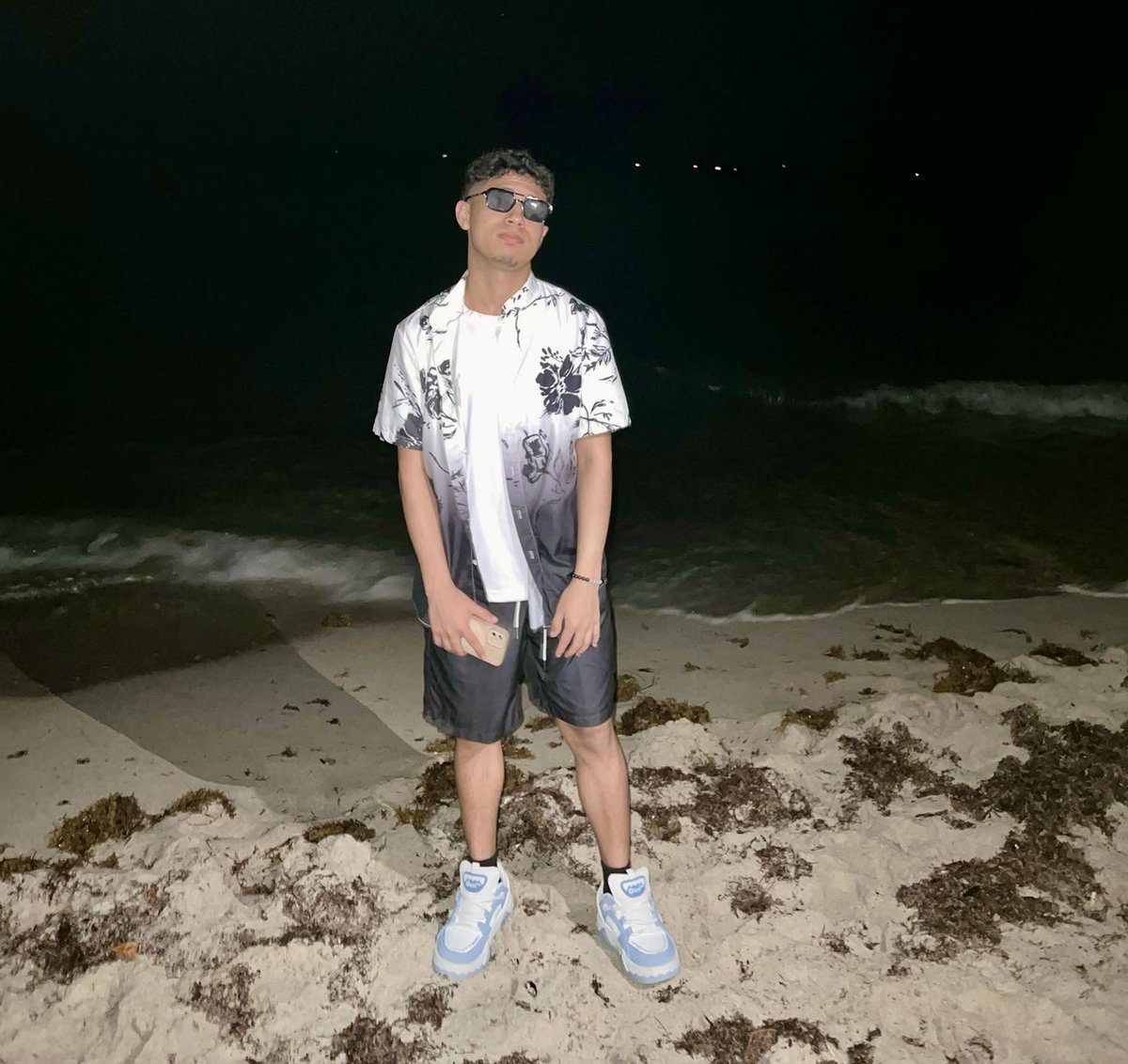 Twink_Roses tweet media