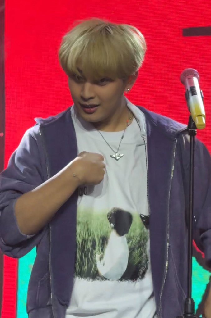 RED VELVET IS AND HAS ALWAYS BEEN MY NUMBER 1 GIRL GROUP QHAT DO U MEAN THIS HAPPENED