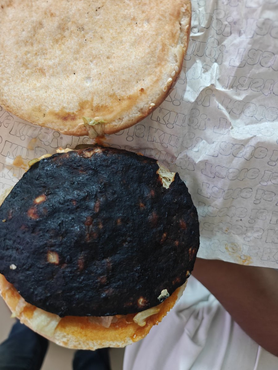 peeyushsahu1's tweet image. @zomato @zomatocare @burgerkingindia 
i ordered 2 Whoopers chken XL burgers 4my kids at bhopal via Zomato app ,4m Burger king,after ,60mints
see wat i got wud u eat at
order id :8033309261
Moreover zomato cc n grievance not taking any action #onlinefood #zomato
#swiggy #customers