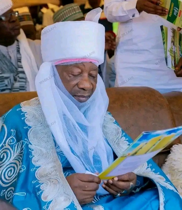 Happy birthday to the Emir of Ilorin.
Sheeeeuuu